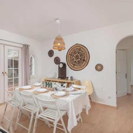 2 Homes, Pool And Beautiful Ocean View! بيت للعطل