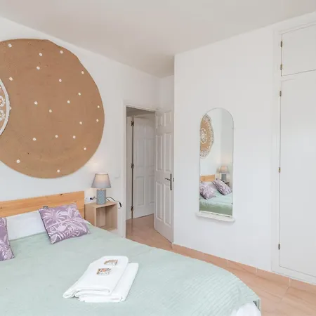 2 Homes, Pool And Beautiful Ocean View! Prázdninový dům Lloret de Mar