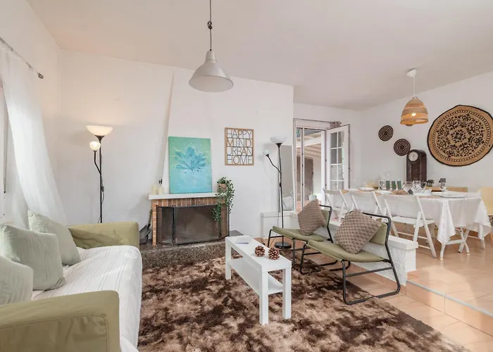 2 Homes, Pool And Beautiful Ocean View! بيت للعطل *