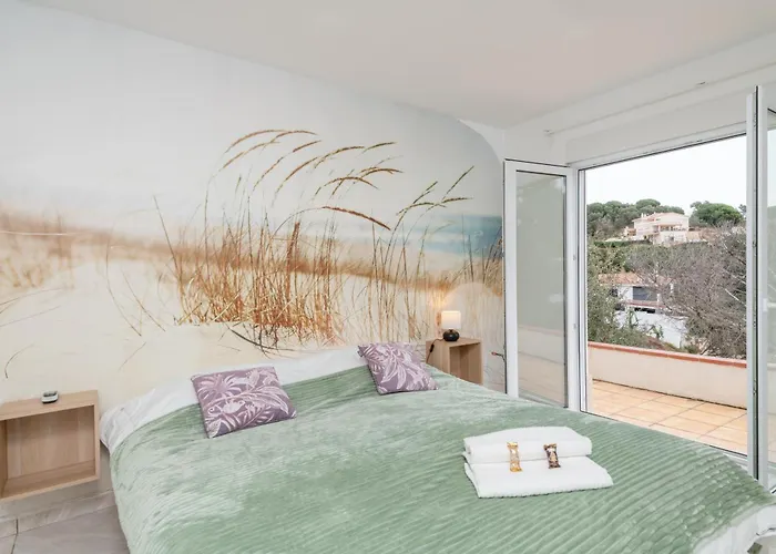 2 Homes, Pool And Beautiful Ocean View! بيت للعطل *