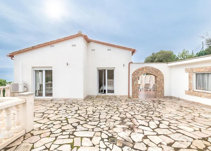 2 Homes, Pool And Beautiful Ocean View! بيت للعطل *